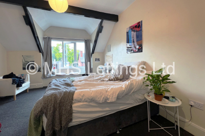 Thumbnail photo of 7 Bedroom Mid Terraced House in 8 Regent Park Avenue, Leeds, LS6 2AU
