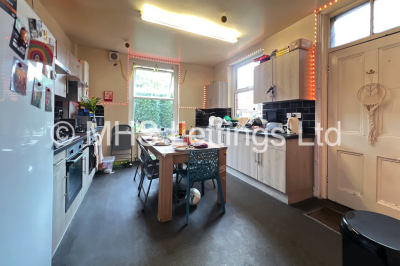 Thumbnail photo of 7 Bedroom Mid Terraced House in 8 Regent Park Avenue, Leeds, LS6 2AU
