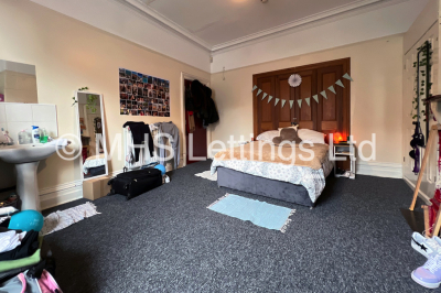 Thumbnail photo of 6 Bedroom Mid Terraced House in 8 Regent Park Avenue, Leeds, LS6 2AU