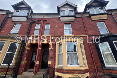 Thumbnail photo of 6 Bedroom Mid Terraced House in 8 Regent Park Avenue, Leeds, LS6 2AU