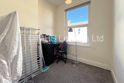 Thumbnail photo of 4 Bedroom Mid Terraced House in 20 Broomfield Terrace, Leeds, LS6 3DQ