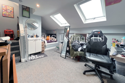 Thumbnail photo of 1 Bedroom Bedsit in Room 8, 4 Midland Road, Leeds, LS6 1BQ