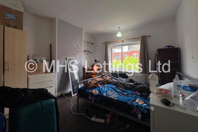 Thumbnail photo of 4 Bedroom Mid Terraced House in 26 Mayville Avenue, Leeds, LS6 1NQ