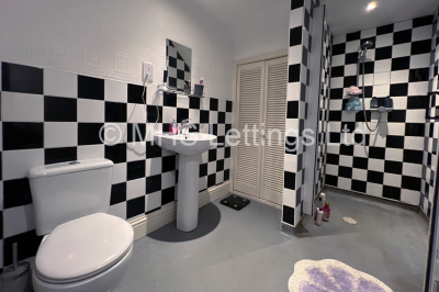 Thumbnail photo of 2 Bedroom Ground Floor Flat in Flat 1, 239 Hyde Park Road, Leeds, LS6 1AG