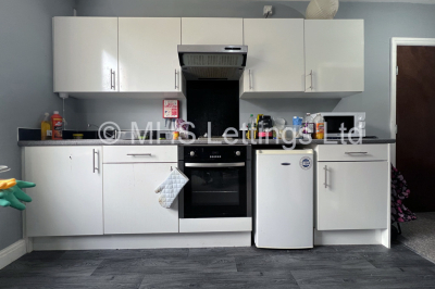 Thumbnail photo of 1 Bedroom Bedsit in Studio 5, 4 Midland Road, Leeds, LS6 1BQ