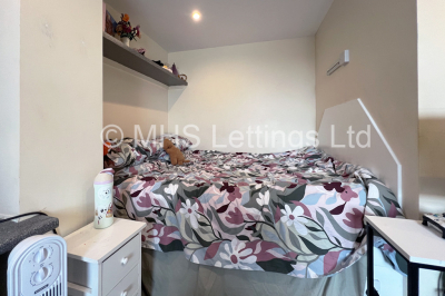 Thumbnail photo of 1 Bedroom Bedsit in Studio 6, 4 Midland Road, Leeds, LS6 1BQ