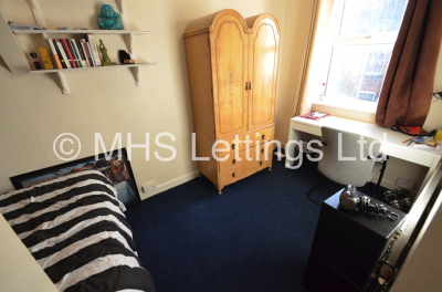 Thumbnail photo of 1 Bedroom Mid Terraced House in Double Room, 15 Hessle View, Leeds, LS6 1ER