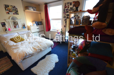 Thumbnail photo of 1 Bedroom Mid Terraced House in Double Room, 15 Hessle View, Leeds, LS6 1ER