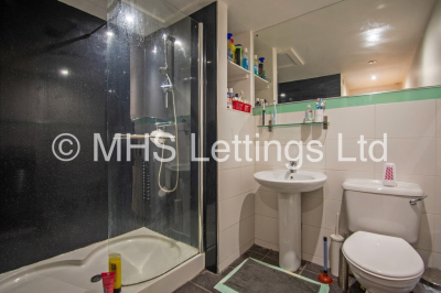 Thumbnail photo of 1 Bedroom Mid Terraced House in Double Room, 4 Ashville Terrace, Leeds, LS6 1LZ