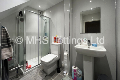 Thumbnail photo of 1 Bedroom Mid Terraced House in Double Room, 4 Ashville Terrace, Leeds, LS6 1LZ