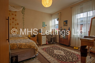 Thumbnail photo of 1 Bedroom Mid Terraced House in Double Room, 4 Ashville Terrace, Leeds, LS6 1LZ