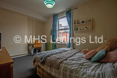 Thumbnail photo of 1 Bedroom Mid Terraced House in Double Room, 4 Ashville Terrace, Leeds, LS6 1LZ