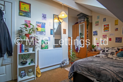 Thumbnail photo of 1 Bedroom Mid Terraced House in Double Room, 4 Ashville Terrace, Leeds, LS6 1LZ