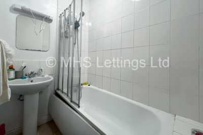Thumbnail photo of 6 Bedroom Mid Terraced House in 41 Headingley Avenue, Leeds, LS6 3ER