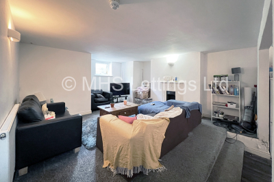 Thumbnail photo of 5 Bedroom Mid Terraced House in 41 Headingley Avenue, Leeds, LS6 3ER