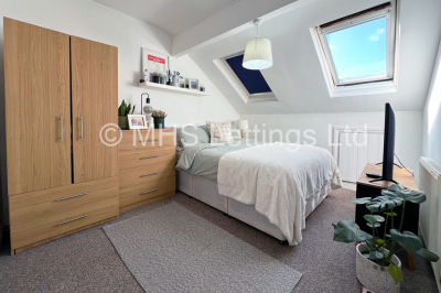 Thumbnail photo of 5 Bedroom Mid Terraced House in 41 Headingley Avenue, Leeds, LS6 3ER