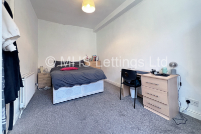 Thumbnail photo of 5 Bedroom Mid Terraced House in 41 Headingley Avenue, Leeds, LS6 3ER