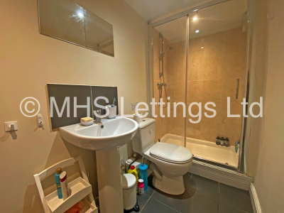 Thumbnail photo of 6 Bedroom Detached House in 7 Pearson Terrace, Leeds, LS6 1HZ