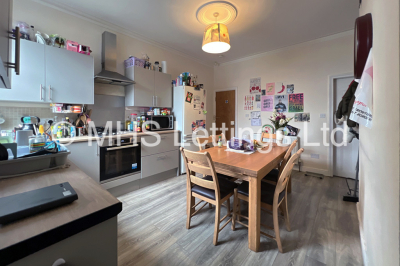 Thumbnail photo of 6 Bedroom Detached House in 7 Pearson Terrace, Leeds, LS6 1HZ