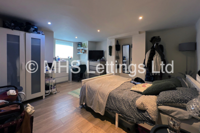 Thumbnail photo of 6 Bedroom Detached House in 7 Pearson Terrace, Leeds, LS6 1HZ