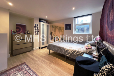 Thumbnail photo of 6 Bedroom Detached House in 7 Pearson Terrace, Leeds, LS6 1HZ