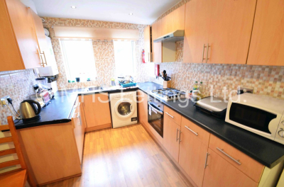 Thumbnail photo of 4 Bedroom Mid Terraced House in 41 Manor Drive, Leeds, LS6 1DD