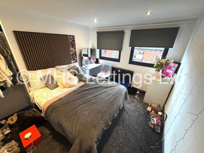 Thumbnail photo of 5 Bedroom Mid Terraced House in 27 Welton Place, Leeds, LS6 1EW