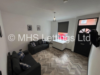 Thumbnail photo of 5 Bedroom Mid Terraced House in 27 Welton Place, Leeds, LS6 1EW