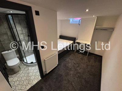 Thumbnail photo of 5 Bedroom Mid Terraced House in 27 Welton Place, Leeds, LS6 1EW