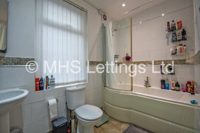 Thumbnail photo of 3 Bedroom Mid Terraced House in 14 Clarkson View, Leeds, LS6 2LB