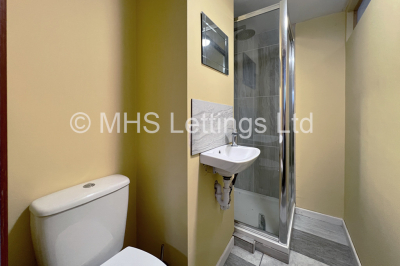 Thumbnail photo of 4 Bedroom Mid Terraced House in 5 Newport Mount, Leeds, LS6 3DB