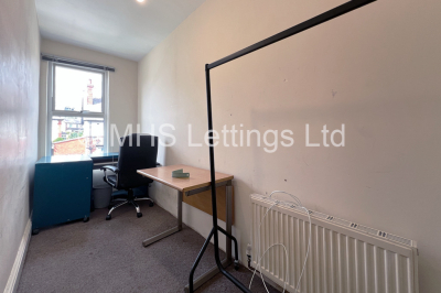 Thumbnail photo of 4 Bedroom Mid Terraced House in 5 Newport Mount, Leeds, LS6 3DB