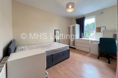 Thumbnail photo of 4 Bedroom Mid Terraced House in 5 Newport Mount, Leeds, LS6 3DB