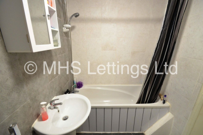 Thumbnail photo of 1 Bedroom Mid Terraced House in Double Room, 23 Brudenell View, Leeds, LS6 1HG