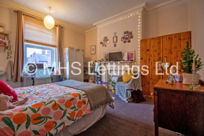 Thumbnail photo of 6 Bedroom Mid Terraced House in 16 Regent Park Avenue, Leeds, LS6 2AU