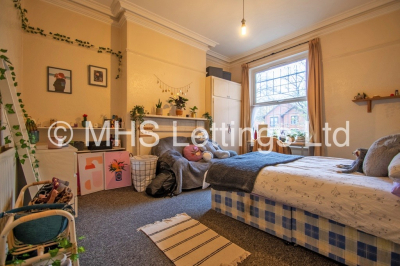 Thumbnail photo of 6 Bedroom Mid Terraced House in 16 Regent Park Avenue, Leeds, LS6 2AU