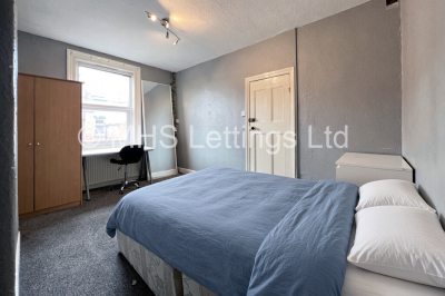 Thumbnail photo of 3 Bedroom Mid Terraced House in 19 Pearson Grove, Leeds, LS6 1JB