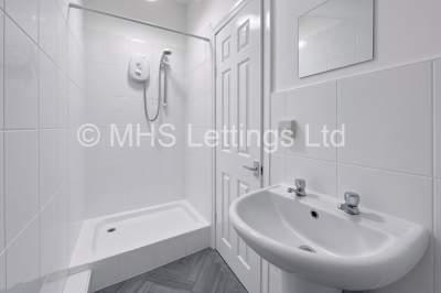 Thumbnail photo of 1 Bedroom Flat in 173e Kirkstall Lane, Leeds, LS6 3EJ
