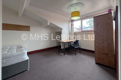 Thumbnail photo of 6 Bedroom Mid Terraced House in 49 Manor Drive, Leeds, LS6 1DD