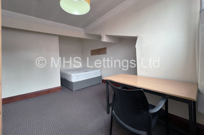 Thumbnail photo of 6 Bedroom Mid Terraced House in 49 Manor Drive, Leeds, LS6 1DD