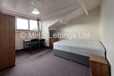 Thumbnail photo of 6 Bedroom Mid Terraced House in 49 Manor Drive, Leeds, LS6 1DD
