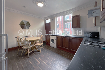 Thumbnail photo of 6 Bedroom Mid Terraced House in 49 Manor Drive, Leeds, LS6 1DD