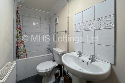Thumbnail photo of 6 Bedroom Mid Terraced House in 49 Manor Drive, Leeds, LS6 1DD