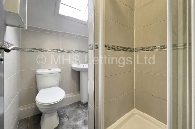 Thumbnail photo of 6 Bedroom Mid Terraced House in 9 Norwood Terrace, Leeds, LS6 1EA