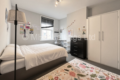Thumbnail photo of 6 Bedroom Mid Terraced House in 9 Norwood Terrace, Leeds, LS6 1EA