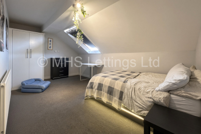 Thumbnail photo of 6 Bedroom Mid Terraced House in 9 Norwood Terrace, Leeds, LS6 1EA