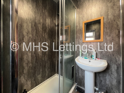 Thumbnail photo of 5 Bedroom Mid Terraced House in 15 Norwood Road, Leeds, LS6 1DZ
