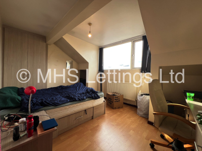 Thumbnail photo of 5 Bedroom Mid Terraced House in 15 Norwood Road, Leeds, LS6 1DZ