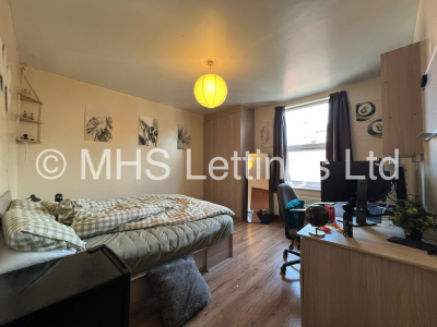 Thumbnail photo of 5 Bedroom Mid Terraced House in 49 Thornville Road, Leeds, LS6 1JY