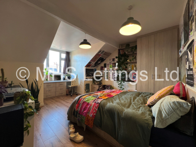 Thumbnail photo of 5 Bedroom Mid Terraced House in 49 Thornville Road, Leeds, LS6 1JY
